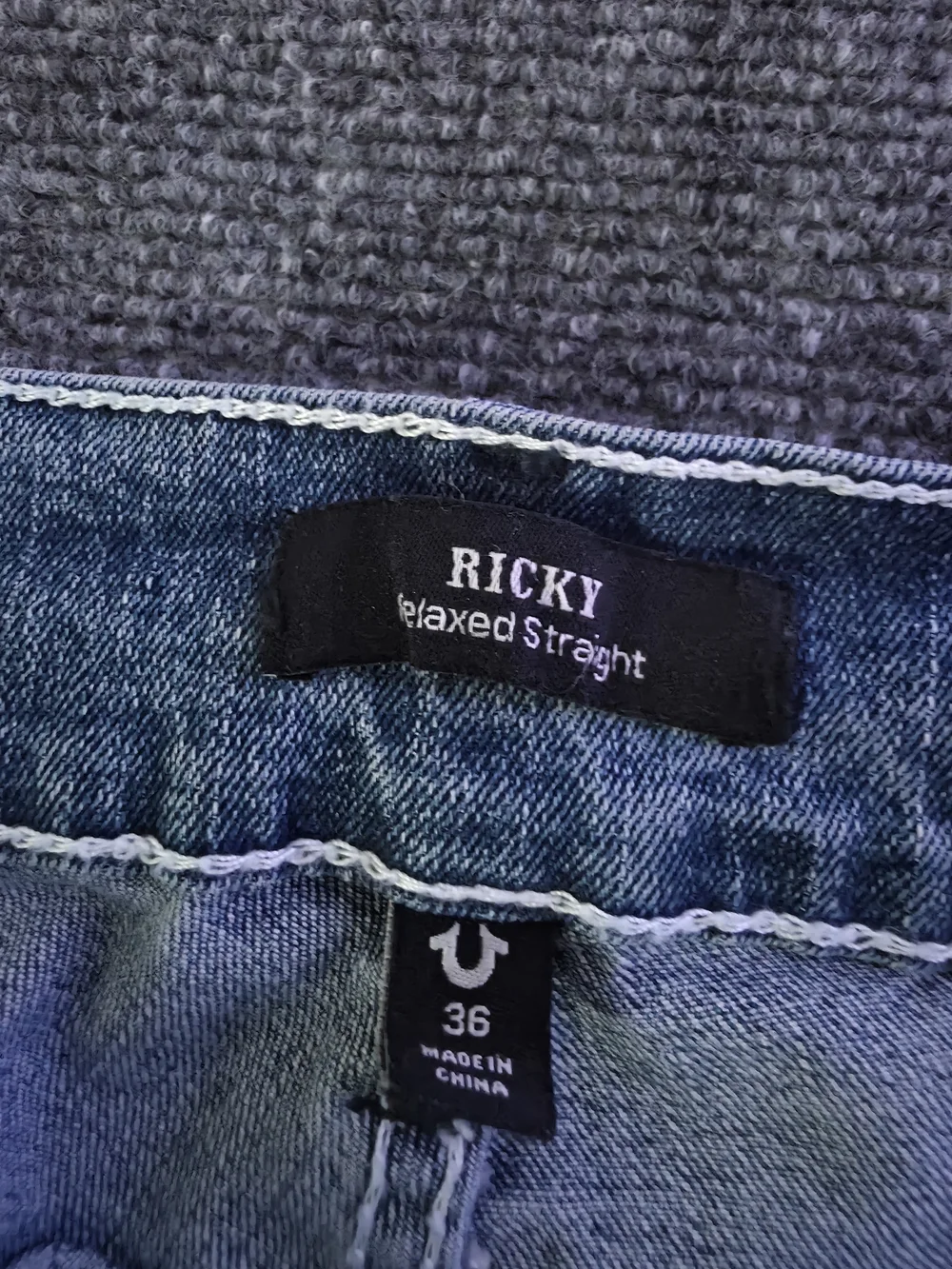 True Religion Mens Ricky Relaxed Straight Medium Wash Blue Denim Jeans 36x34